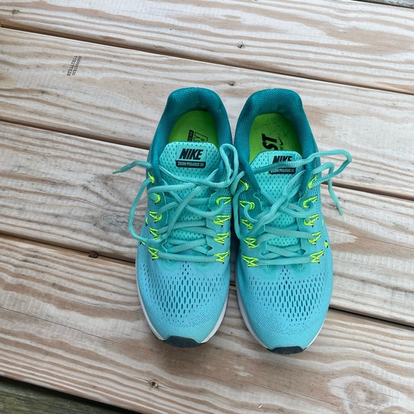 Teal color size 9 only wore a couple of times - Picture 4 of 4